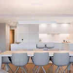 Apartman Modern And Sleek, Third Floor Sea Front Flat For 8 *