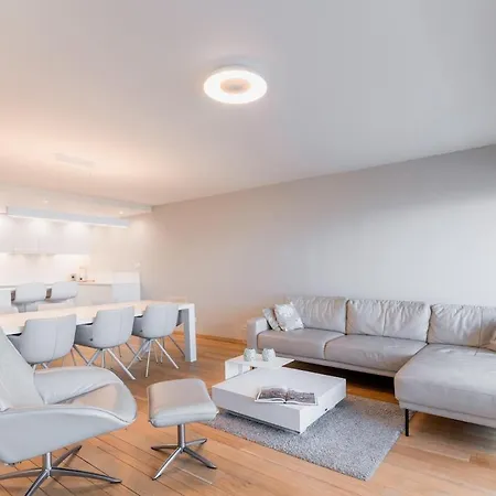 شقة Modern And Sleek, Third Floor Sea Front Flat For 8 *